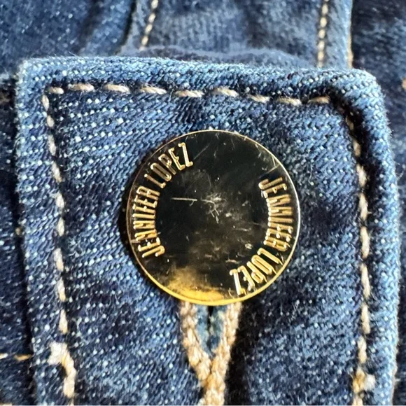 Jennifer Lopez Dark Blue Distressed Jean Shorts Size 6 EUC - Picture 2 of 5